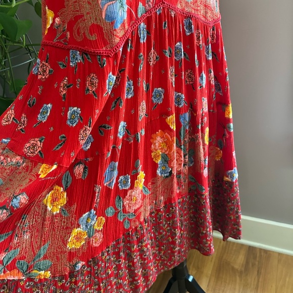 Bila Floral Red Sleeveless Dress - Picture 2 of 12